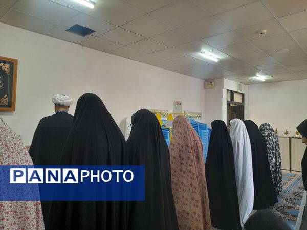 زنگ نماز در دبیرستان حضرت معصومه سلام الله علیها شهرستان خلیل‌آباد نواخته شد