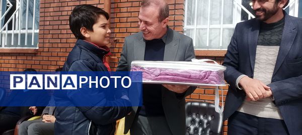 تقدیر از دانش‌آموزان برتر دبیرستان پژوهش آشخانه 