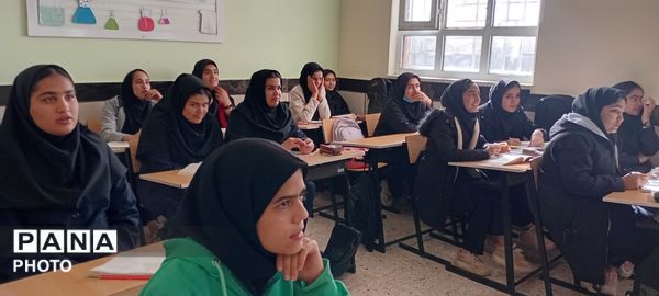 بازدید معاون آموزشی آموزش و پرورش خلیل آباد از دبیرستان مادر مهربان نقاب