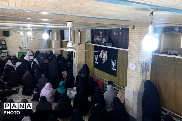 نماز جمعه‌ای که عزادار رهبر شهیدمان بود