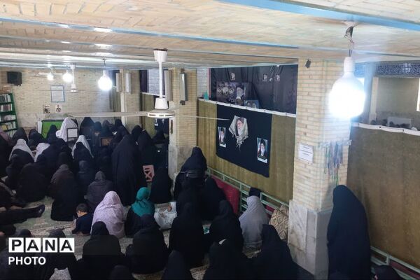 نماز جمعه‌ای که عزادار رهبر شهیدمان بود