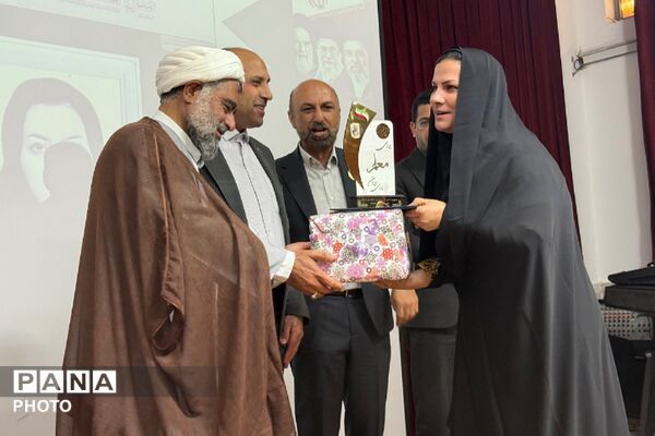  گرامیداشت هفته معلم در سالن شهید آوینی اداره آموزش و پرورش جوادآباد 
