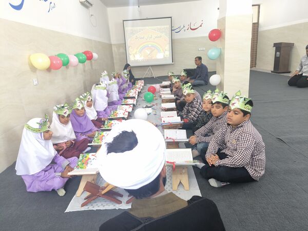 جشن قرآن کلاس اولی‌ها در دبستان شهید بهشتی قلعه‌گنج