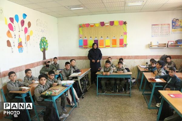 بازدید مدیر آموزش‌و‌پرورش فیروزکوه از مدرسه «هاتف»؛ تأکید بر ارتقای کیفیت فرآیندهای آموزشی