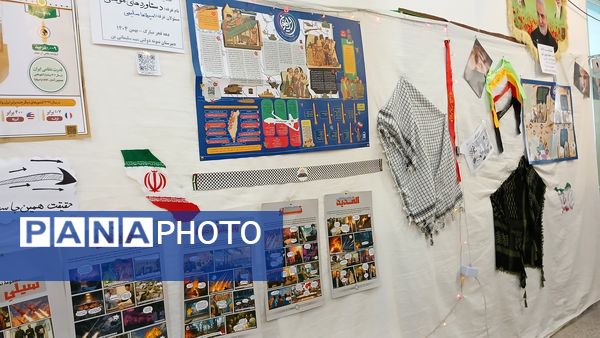 افتتاحیه نمایشگاه مدرسه انقلاب در دبیرستان شهید سلیمانی