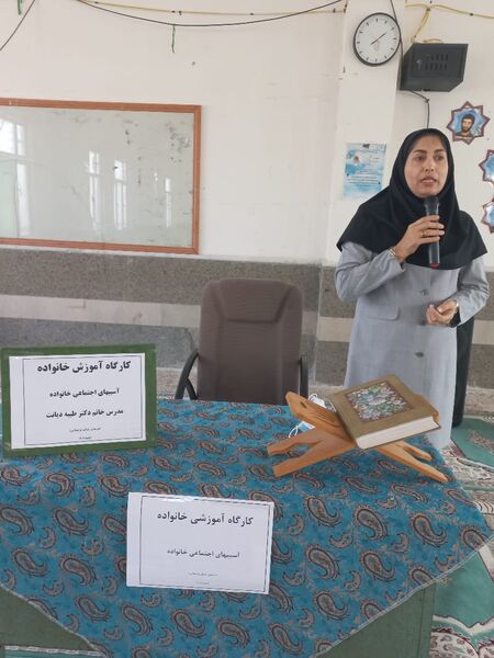 گفت‌وگوی کارشناس آسیب‌شناسی با والدین هنرستان زهرای مرضیه بندرعباس 