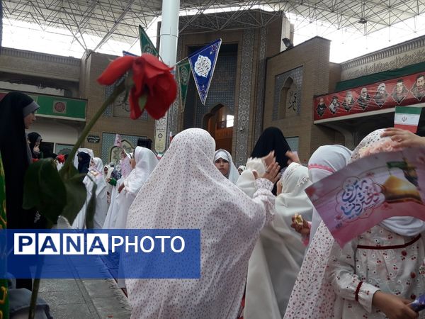 جشن تکلیف دختران و گرامیداشت دهه کرامت در قم