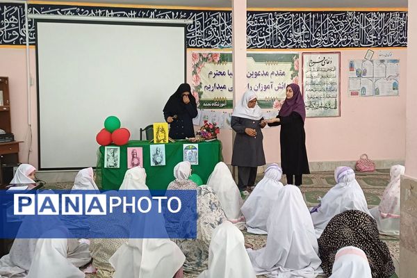 پیش‌اجلاسیه نماز در مدارس فیروزکوه با تجلیل از فعالان دینی