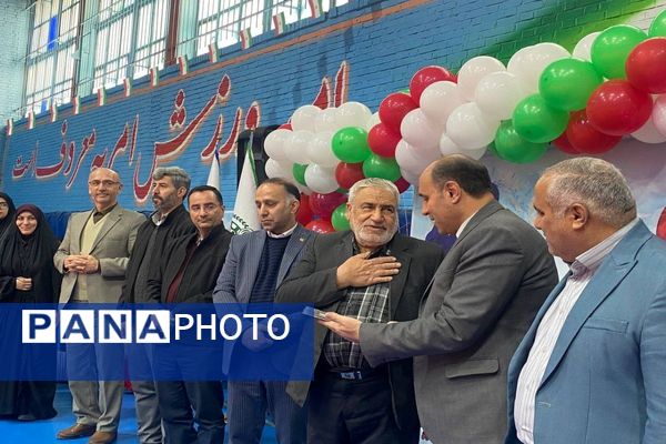 یاوران انقلاب؛روشنای مسیر نوجوانان امروز