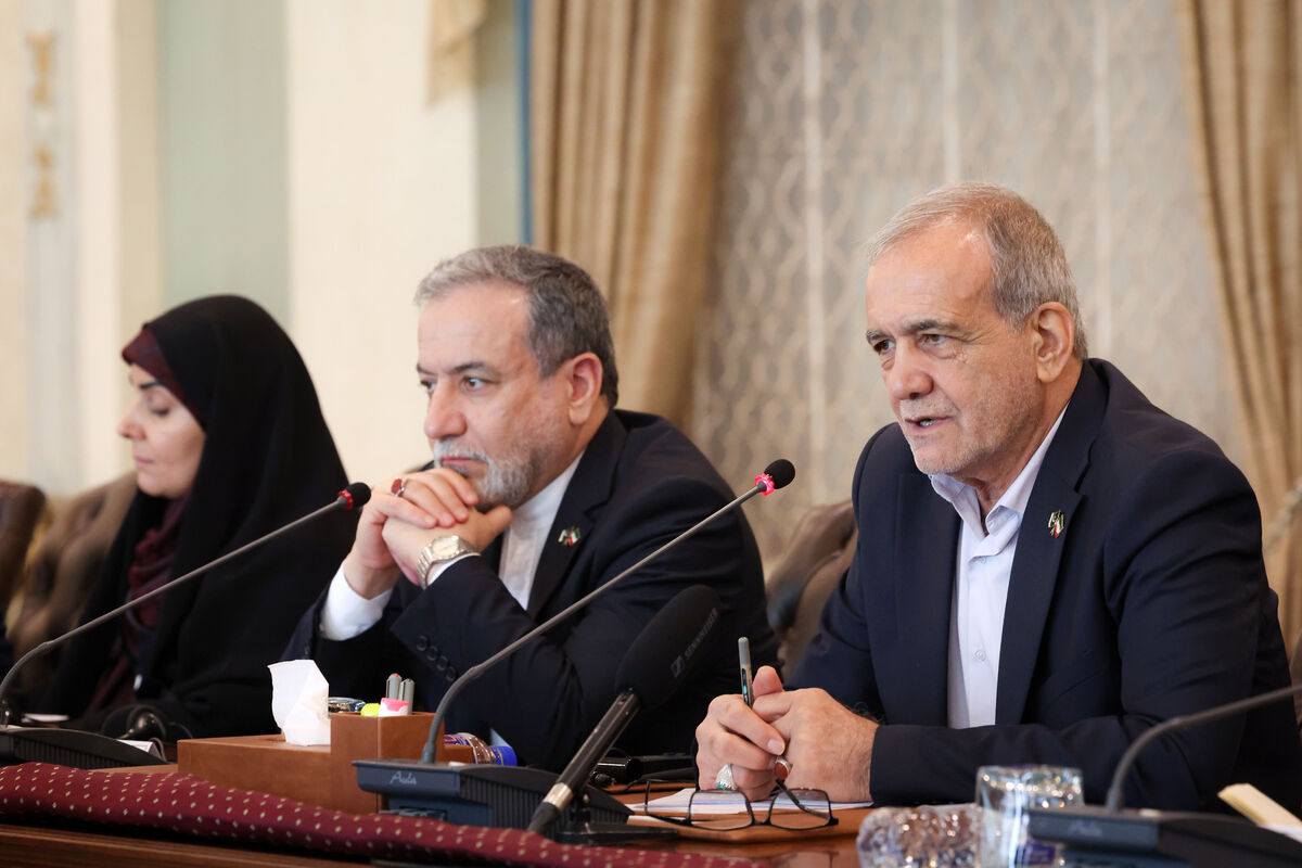 تصمیمات‌ دولت برای ثبات بازار؛ از تمدید واردات بدون انتقال ارز در مرزها تا اضافه‌شدن «دام زنده» ‌به فهرست کالاهای اساسی‌