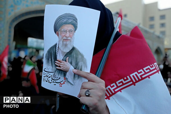 مشهد در سوگ؛ بدرقه باشکوه رهبر شهید انقلاب در جوار بارگاه رضوی/۲