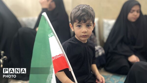 نماز جماعتی که در غم فراق پدر امت خوانده شد