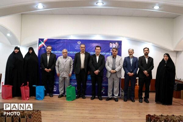 تجلیل از معاونین پرورشی و مربیان تربیتی منطقه ۱۴ تهران