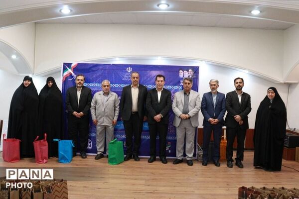 تجلیل از معاونین پرورشی و مربیان تربیتی منطقه ۱۴ تهران