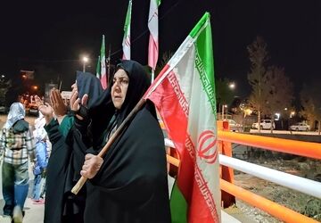 یک دنیا شاهد و مبهوت از حضور خیابانی مردم شهر بار