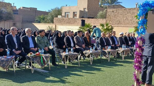 آئین نواختن زنگ انقلاب در دبیرستان حجاب بافق