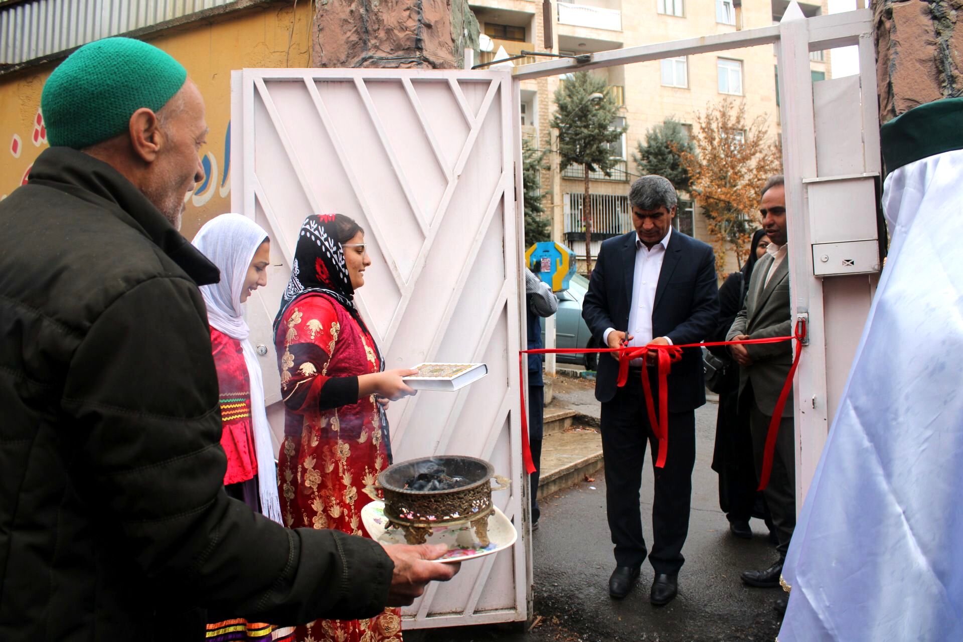  آیین افتتاح جشنواره ماها و ایران‌مون در دبیرستان خدیجه کبری پردیس 