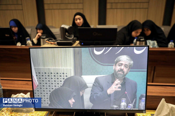 مراسم تجلیل از دانش آموز خبرنگاران شهر تهران
