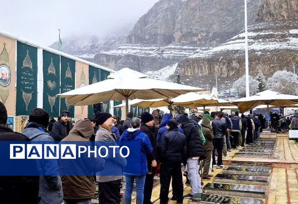 روز برفی گلزار شهدای کرمان 