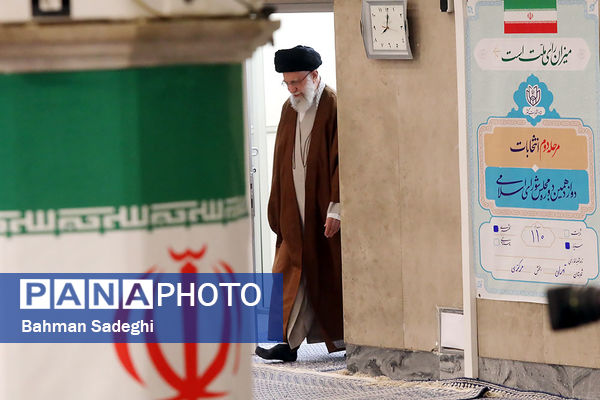 حضور رهبر معظم انقلاب در رای گیری مرحله‌ دوم انتخابات مجلس

