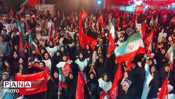 طنین دوباره «لبیک یا خامنه‌ای» در نورآباد