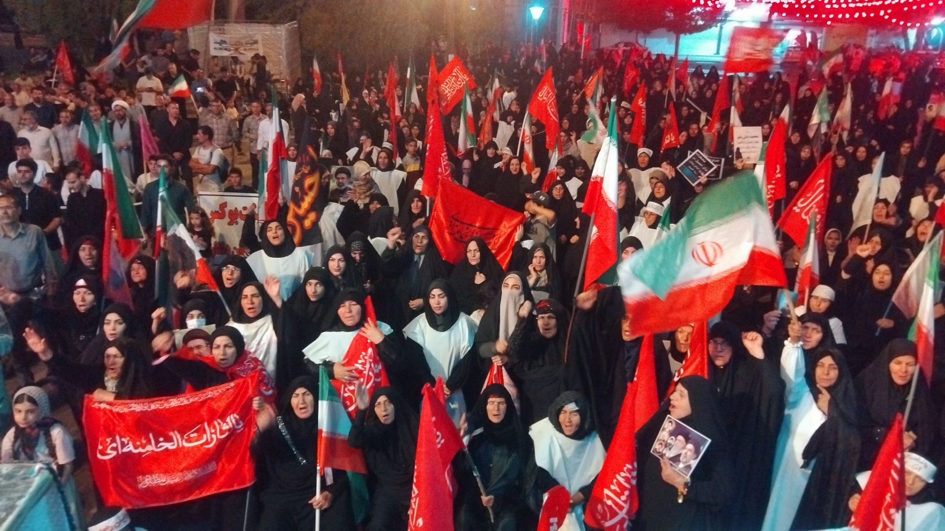 طنین دوباره «لبیک یا خامنه‌ای» در نورآباد