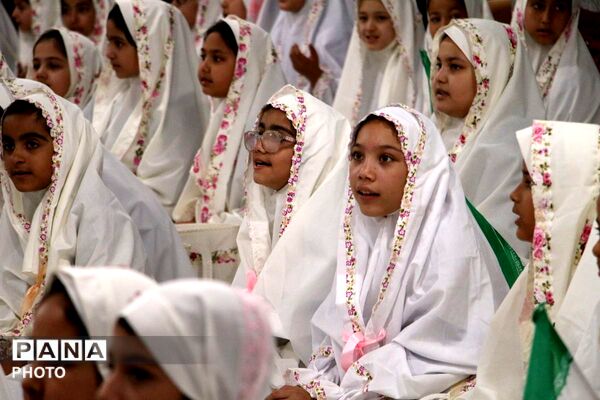 طنین بندگی در جشن تکلیف دانش‌آموزان دختر شهرستان قرچک