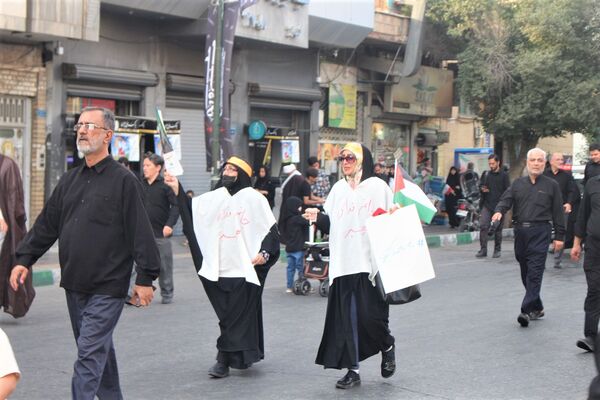 حماسه حضور نوجوانان کفن‌پوش قمی در راهپیمایی «عهد خون»