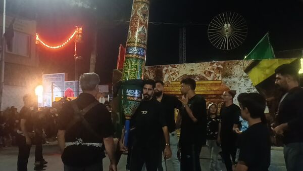 مراسم عزاداری شب عاشورا در خیابان‌های نیشابور 