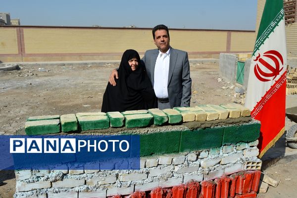 حاج مجید خوئی و بانو کمپانی، سازندگان ۹ کلاس جدید برای دختران بهارستانی