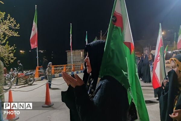 یک دنیا شاهد و مبهوت از حضور خیابانی مردم شهر بار