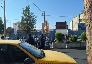 تماشای فیلم یوز توسط دانش‌آموزان دبستان شیخ جنید(ره) پیشوا