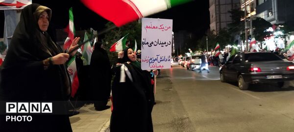 تجمع شبانهٔ شهروندان در پنجاه‌ونهمین شب یادبود در بلوار فضل