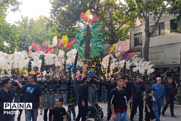 آیین باشکوه علم‌گردانی در غروب عاشورا 