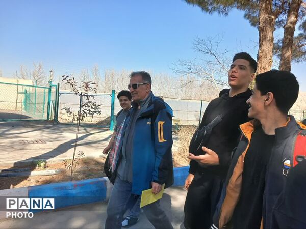 اردوی خاطره‌انگیز دانش‌آموزان دبیرستان زنده‌یاد مظهری در باغ ابریشم