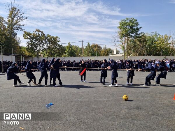 شور و نشاط ورزشی دانش‌آموزان دبیرستان شهید تیمسار فلاحی ناحیه 1 کرج در روزهای بازگشایی مدارس