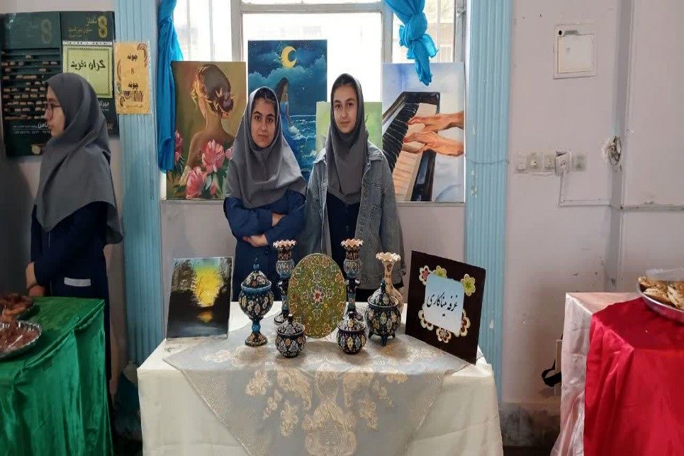 بازارچه کسب و کار دانش‌آموزی در مدرسه فدک