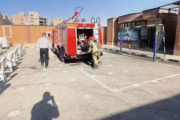 مراسم پدافند غیرعامل در دبیرستان بشارت بهارستان‌دو 