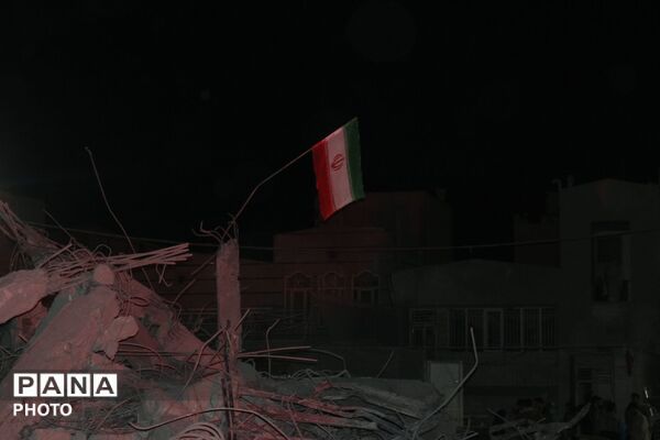 آثار برجای مانده از تخریب یک مدرسه و چند واحد مسکونی بر اثر حملات دشمن در پردیسان قم