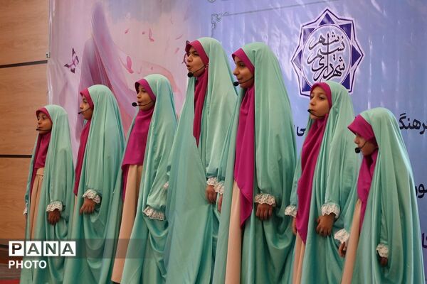 جشن شکوه مادری و همایش تجلیل از سفیران جوانی جمعیت در بهارستان‌دو
