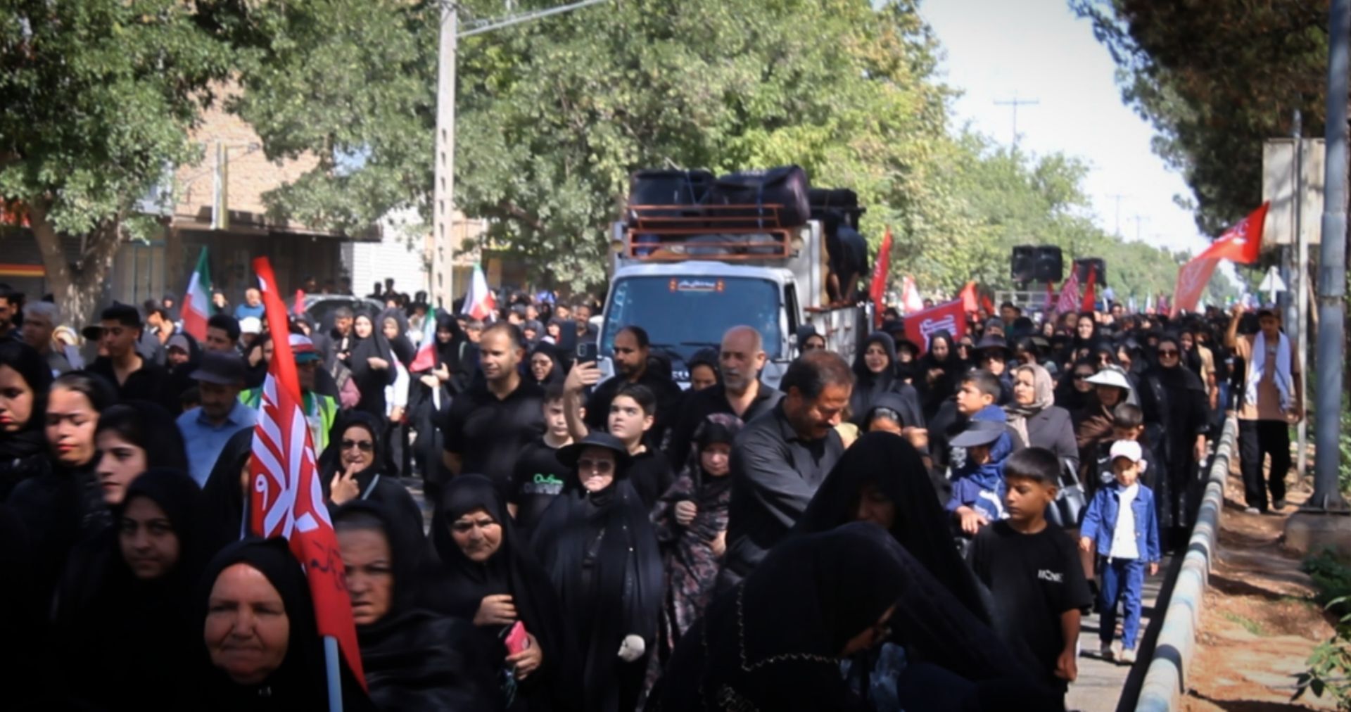 خادمِ کوچک، عشقِ بزرگ