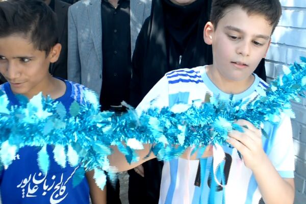 برگزاری آیین افتتاحیه زمین چمن مصنوعی هنرستان صنعت پژوهشان و مدرسه سردار سلیمانی بهارستان ۲