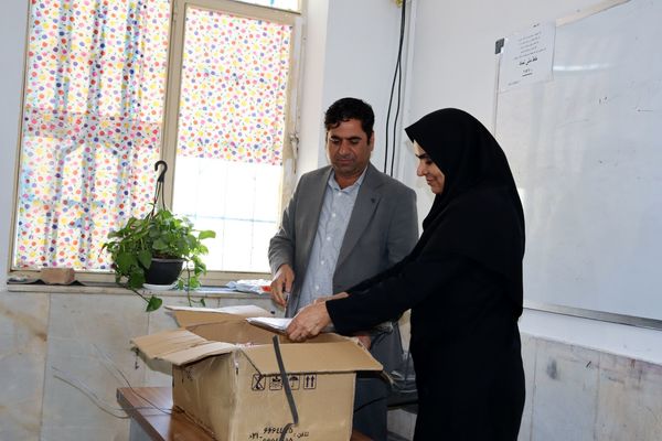 هوشمندسازی ۴ کلاس درس در شهرستان قلعه‌گنج با مشارکت بنیاد علمی آموزش قلم‌چی 