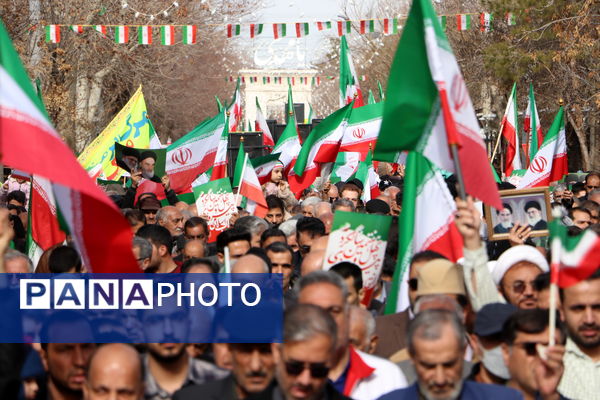 شکوه همبستگی مردم آباده در راهپیمایی ۲۲ بهمن