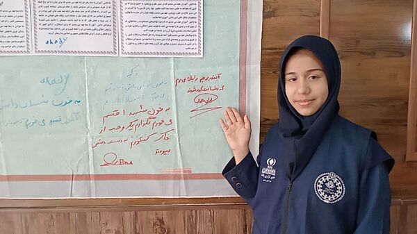 طلوع آگاهی در دل های کوچک؛ جشن روز دانش آموز در دبستان لطیفه