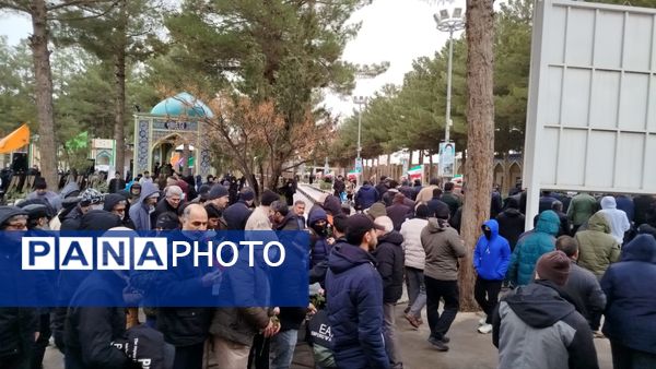 غبار روبی و عطر افشانی گلزار شهدا  در نیشابور 