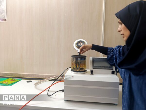 تقدیر از برترین‌های نانوفناوری دبیرستان اهل‌البیت (ع) ناحیه 4 کرج  در پژوهش‌سرای ملاصدرا