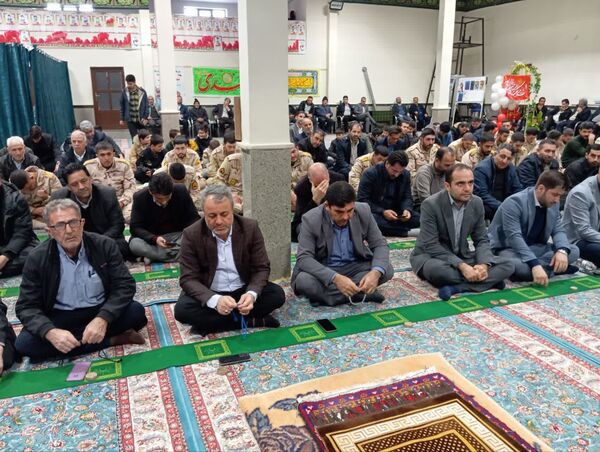 دانش‌آموزان پیشتاز در سنگر نمازجمعه خداآفرین