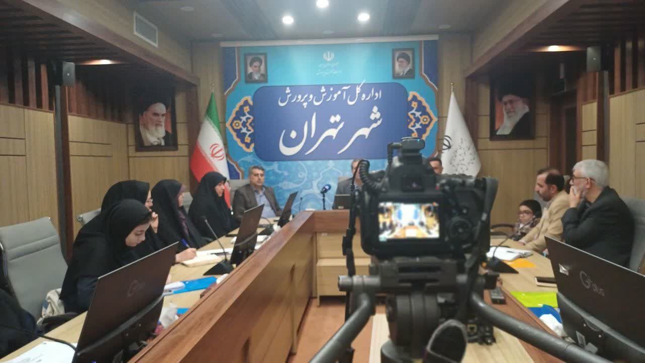 تقدیر از دانش‌آموزخبرنگاران، نمایندگان مجلس و مجامع دانش‌آموزی در نشست گفت‌وگوی بین‌نسلی تهران