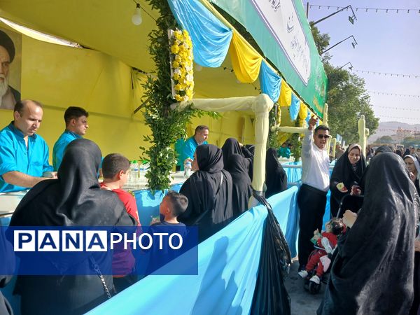 موکب بزرگ شرکت نان قدس رضوی در روز شریف ولادت امام رضا (ع)